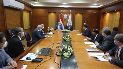 النقل والإسكان يستعرضان نتائج العروض الفنية والمالية الخاصة بتنفيذ مشروع القطار السريع