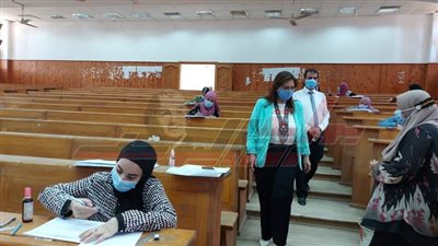 نائب رئيس جامعة بنها تتفقد مركز الخدمة العامة