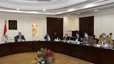 وزير الإسكان يتابع الموقف التنفيذي لمشروع تطوير منطقة 