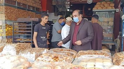 ضبط طني مخللات فاسدة وإعدام 20 كيلو مخبوزات بالدقهلية