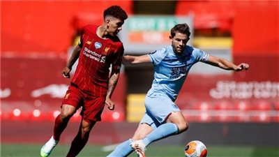 بيرنلي يُفاجئ ليفربول ويخطف تعادلاً صعبًا على 