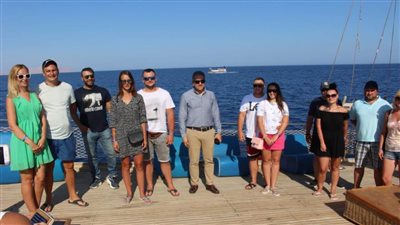  وزير السياحة والآثار يتفقد الإجراءات الوقائية بأحد المراكب السياحية بشرم الشيخ 