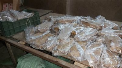 مباحث التموين تضبط مصنع بسطرمة  بداخله لحوم فاسدة 