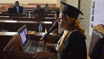 آثارية تكشف أسرار مقبرة 