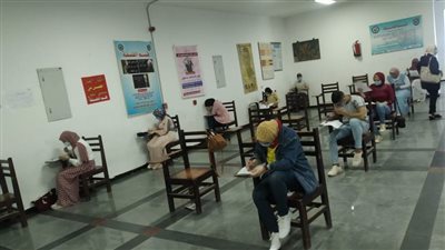 جامعة دمنهور تتابع تنفيذ الإجراءات الاحترازية بلجان الامتحانات