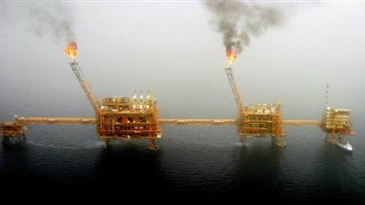 النفط ينخفض بفعل ارتفاع الإصابات بكورونا والتوترات بين أمريكا والصين‎