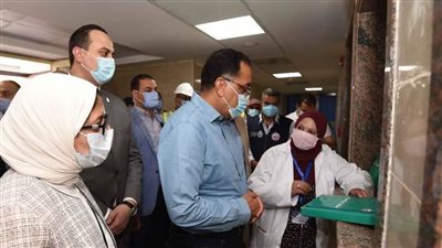 رئيس الوزراء يتفقد أعمال تطوير السوق السياحي بأسوان