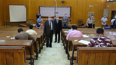 ٣٩٨ طالبا وطالبة بالفرقة النهائية بهندسة المنيا يؤدون اختبارات نهاية العام