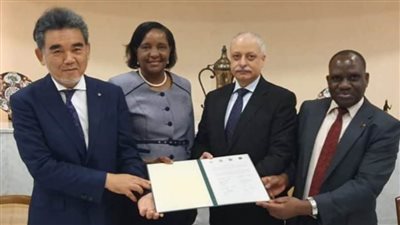 سفير مصر لدى اليابان يبحث مع رئيس جامعة 