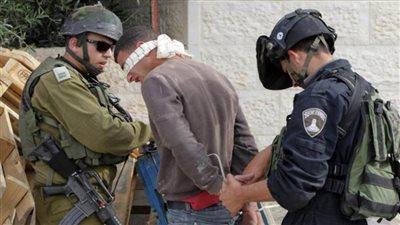 الاحتلال الصهيوني يختطف 11 فلسطينيا من الضفة الغربية