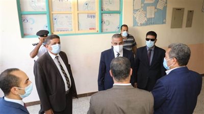 محافظ سوهاج يفتتح عددًا من المشروعات الخدمية وأعمال التجميل