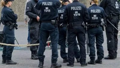 ألمانيا تحبط عملية تركية لتهريب مهاجرين غير شرعيين في شاحنة خضروات وفواكه