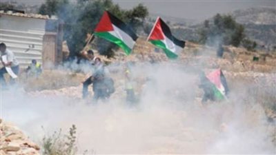 إصابة عدد من الفلسطينيين بالاختناق خلال قمع مسيرة مناهضة للاستيطان بنابلس