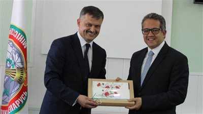 وزير السياحة والآثار يلتقي وزير الرياضة والسياحة البيلاروسي