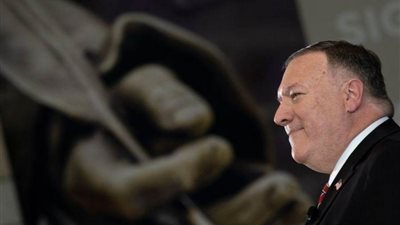 بومبيو: نشعر بخيبة أمل لقرار وقف نقل البيانات عبر الأطلسي