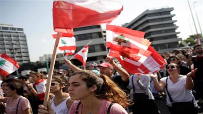 اعتصام أمام الجامعة الأمريكية ببيروت عقب استغنائها عن مئات الموظفين