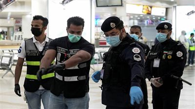 الكويت تفكك شبكة لغسل الأموال