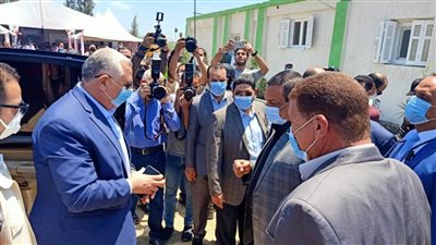 وزير الزراعة يفتتح مزرعة الإنتاج الحيواني بصفط بالبحيرة