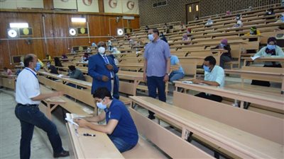 رئيس جامعة سوهاج يستكمل جولاته اليومية لمتابعة أعمال الامتحانات باربع كليات