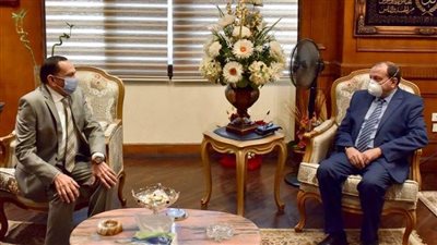 رئيس جامعة بني سويف يهنئ اللواء محمد مراد مدير الأمن