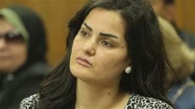 سما المصري تظهر بالكمامة في محاكمتها بتهمة نشر الفجور