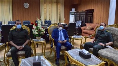رئيس جامعة بني سويف يستقبل المستشار العسكري ورئيس منطقة التجنيد