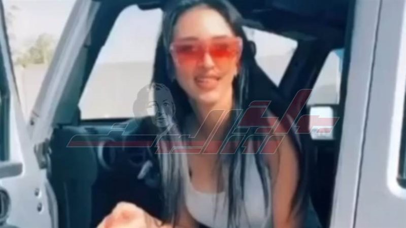 منار فتاة التيك توك