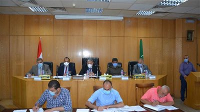 محافظ المنيا يوجه بتيسير الإجراءات والمعاينات لتصحيح مخالفات البناء