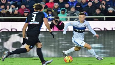 ميلان يتعادل مع أتلانتا 