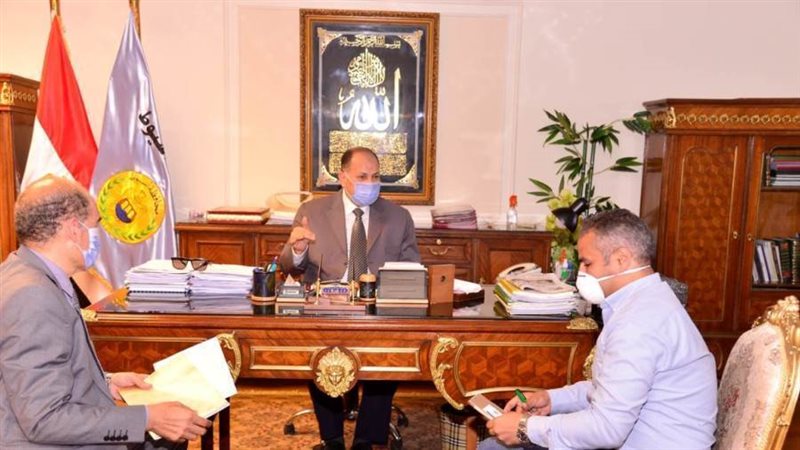 محافظ أسيوط يبحث