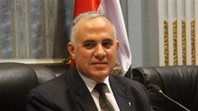 وزير الري يبحث مع قيادات الوزارة موقف أعمال تأهيل الترع الفرعية