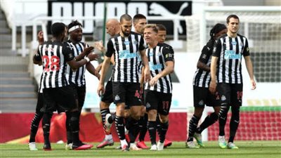 ليفربول يتعادل أمام نيوكاسل 1/1 في الشوط الأول 