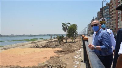 محافظ بني سويف يتابع تطوير المنطقة السفلية لكورنيش النيل