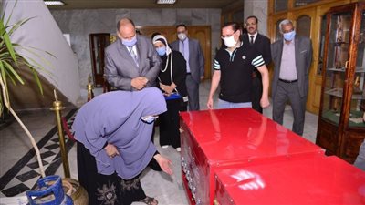 محافظ أسيوط يوزع أفرانا منزلية على  الأسر الأولى بالرعاية والأكثر احتياجًا