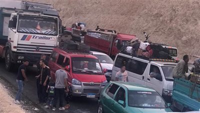 مرور المنيا.. جهود مكثفة لإعادة السيولة إلي طبيعتها بالصحراوي الشرقي