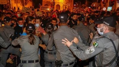 إسرائيل.. اعتقال 8 متظاهرين عند منزل نتنياهو