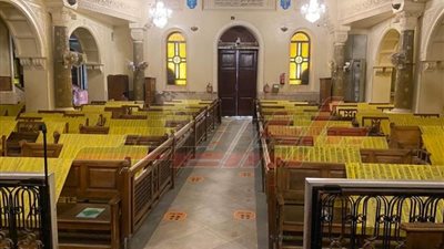 عاجل.. الكنائس تبدأ أولى قداساتها بعلامات إرشادية للتباعد.. غدا