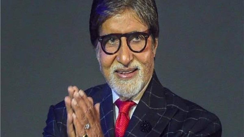 الفنان الهندي أميتاب