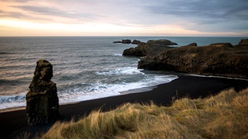 شاطئ الرمال السوداء