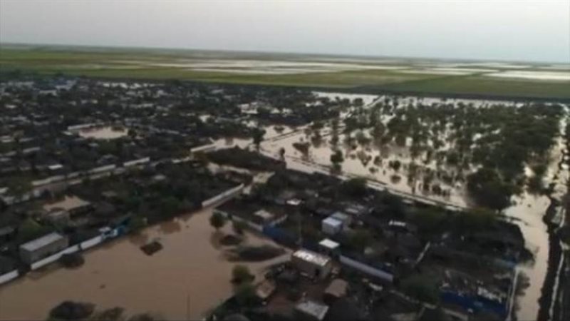 المياه تغمر ألاف