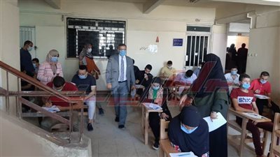 نائب رئيس جامعة بنها يتفقد الامتحانات بالتربية النوعية ومعهد التمريض
