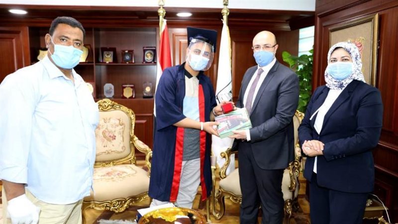 تكريم اول الجمهورية