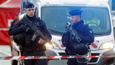 فرنسا.. مهاجم مسلح يحتجز رهائن في لو هافر شمال غرب البلاد