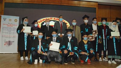 محافظ الدقهلية يكرم أوائل الثانوية العامة.. وهدية خاصة من جامعة الدلتا