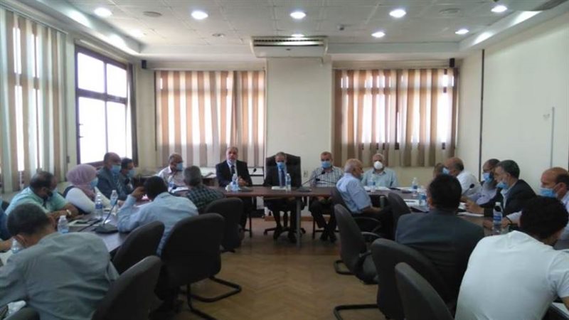 مسؤولو الزراعة يبحثون