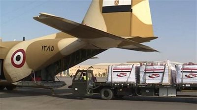 سفير مصر ببيروت: الجسر الجوي الإغاثي نقل حتى الآن 56 طنا من المساعدات إلى لبنان