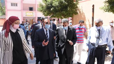 محافظ الإسكندرية يقوم بجولة موسعة على اللجان ويتابع احتياجات الناخبين