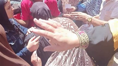 بالصور.. مأوى الصيادين يحتشدون أمام اللجان للإدلاء بأصواتهم بعد تطوير العشوائيات