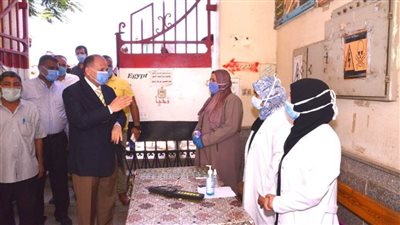 محافظ أسيوط يتفقد بعض لجان انتخابات مجلس الشيوخ بحي شرق وغرب 