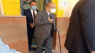 الجنزوري يدلي بصوته بلجنة مدرسة عمر بن الخطاب بمصر الجديدة